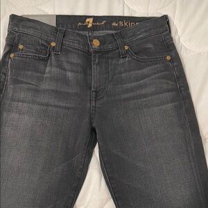 New 7 for all mankind woman’s black skinny jeans size 27